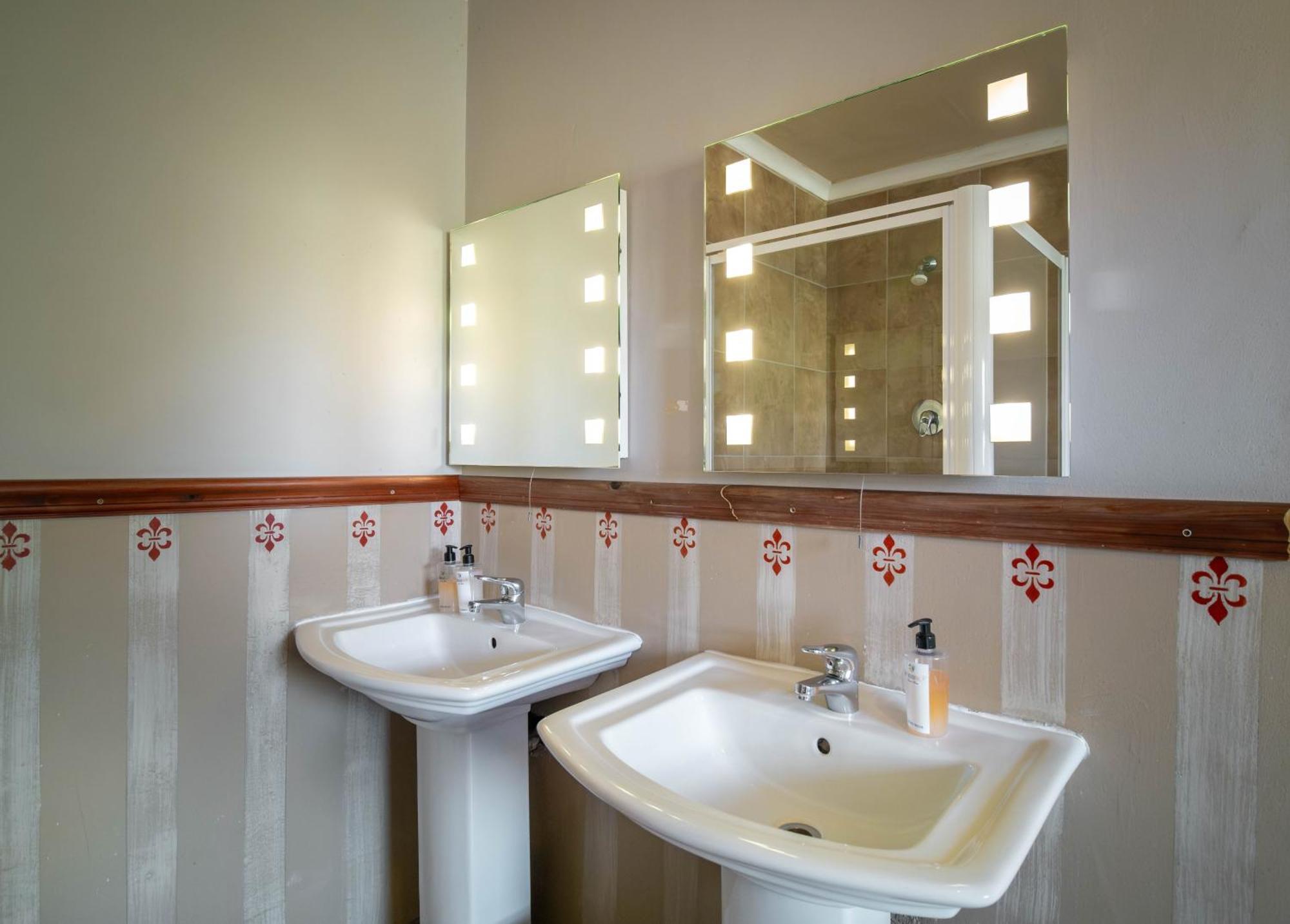 Broadway Tygervalley House 3* Cape Town