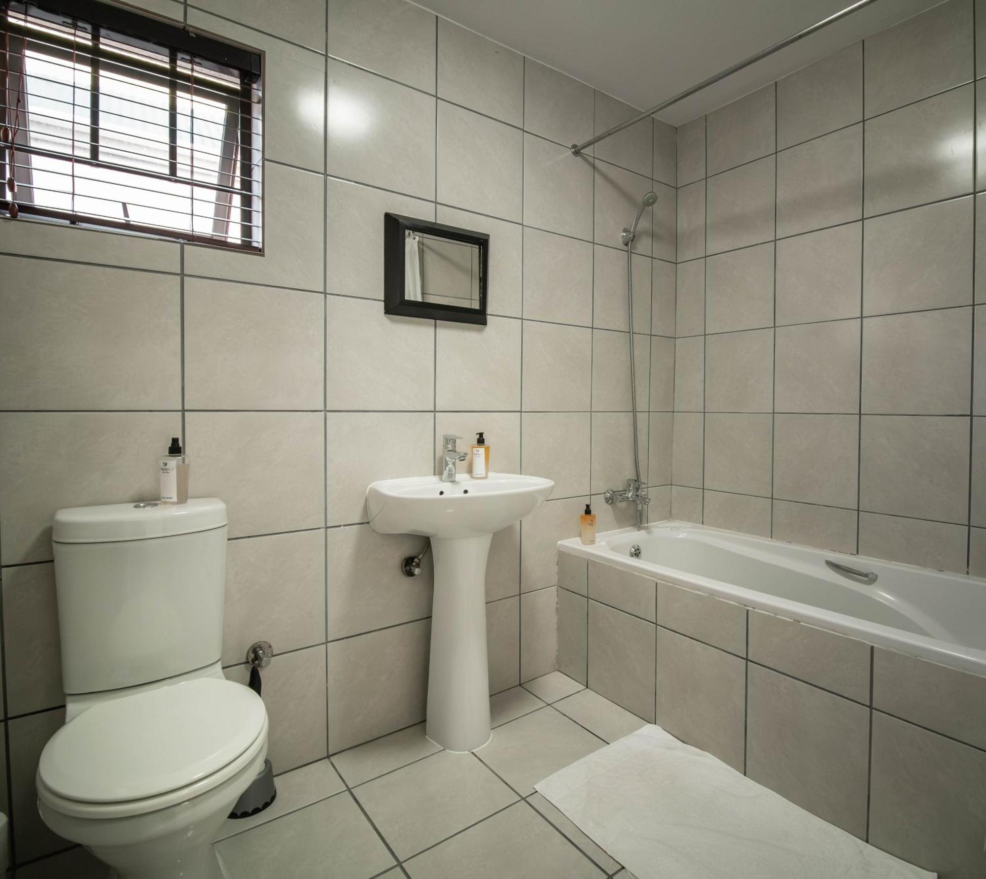Broadway Tygervalley House Guest house 3*
