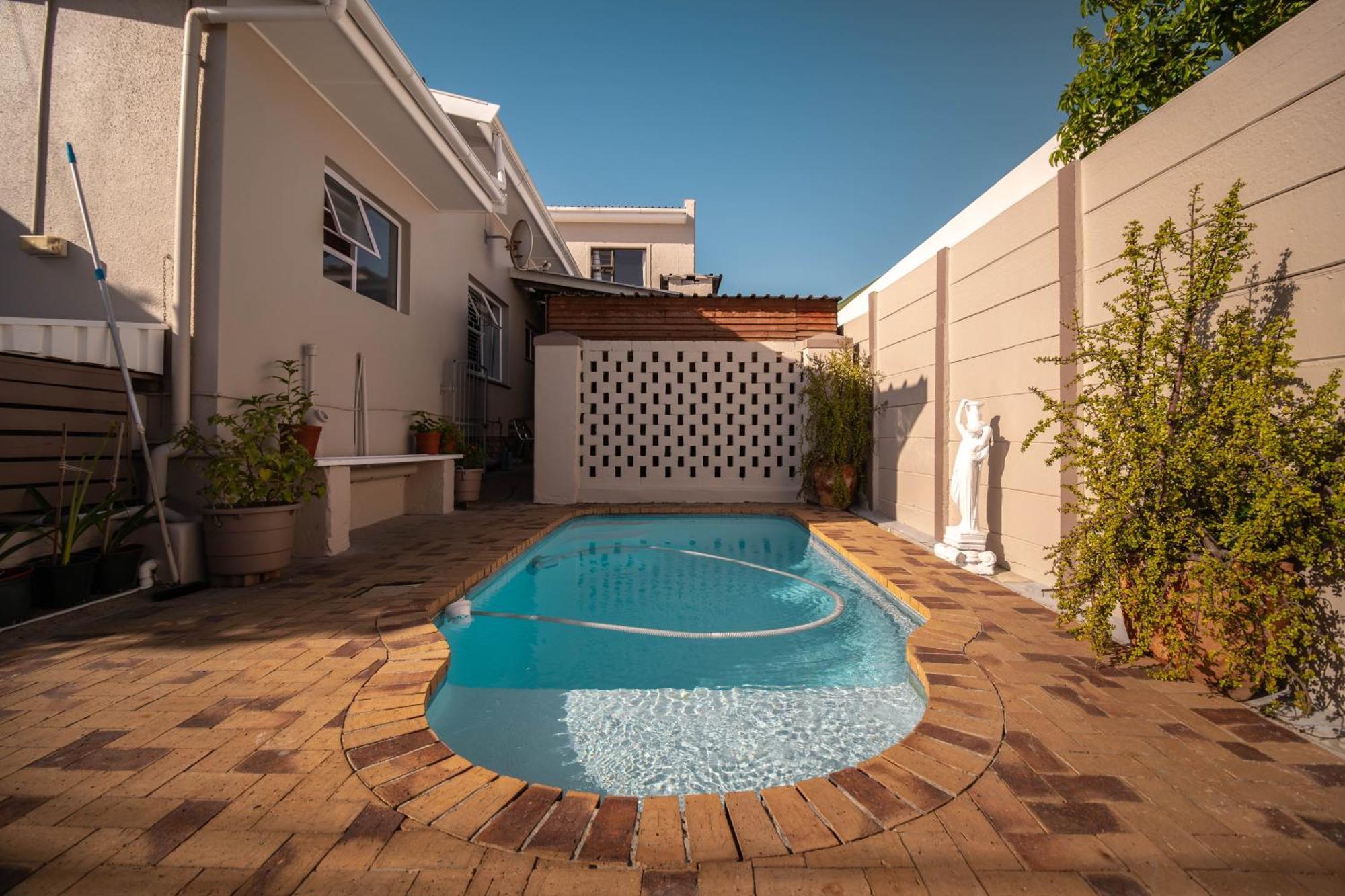 Broadway Tygervalley House Guest house 3*