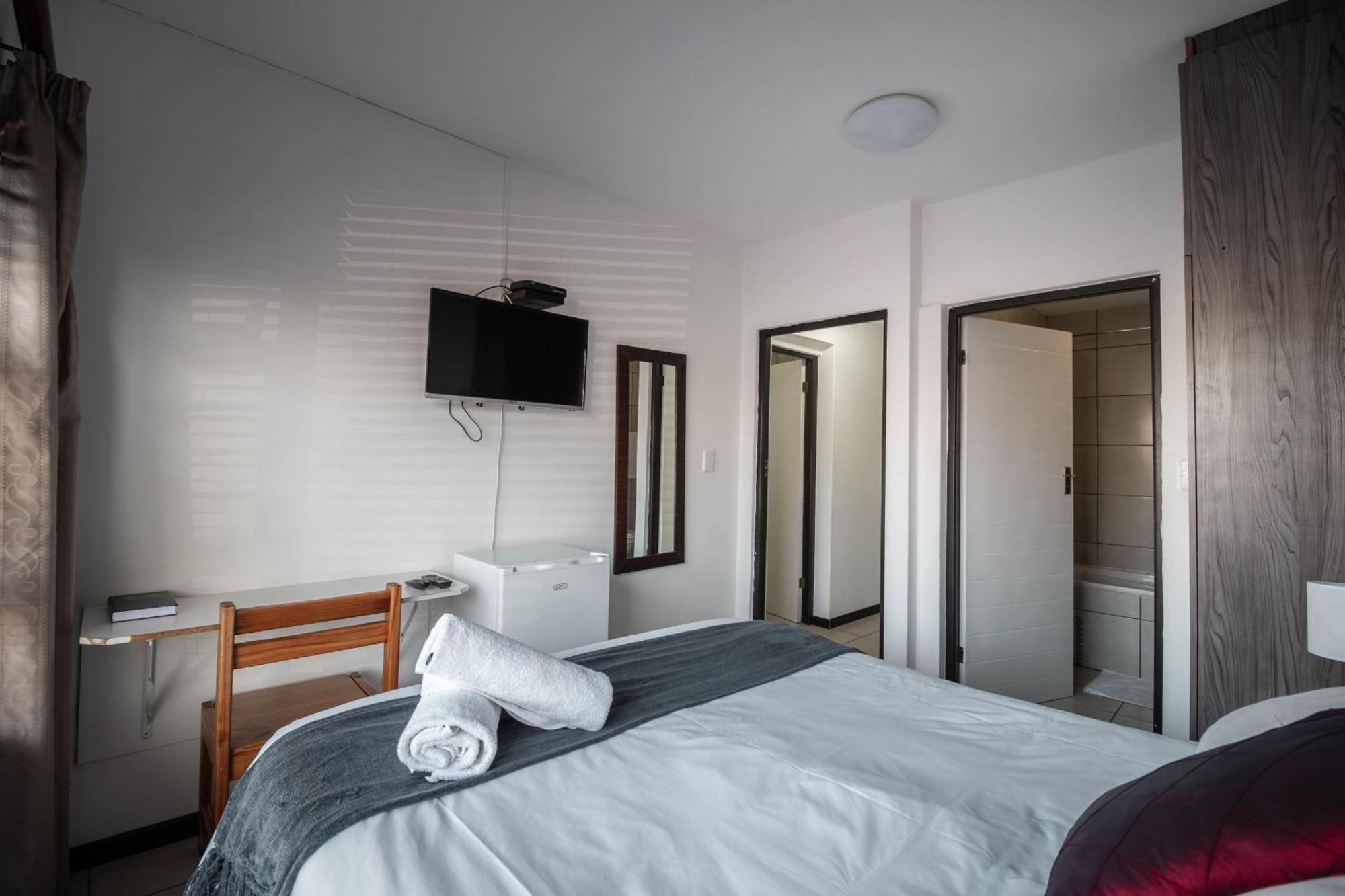 Broadway Tygervalley House 3*